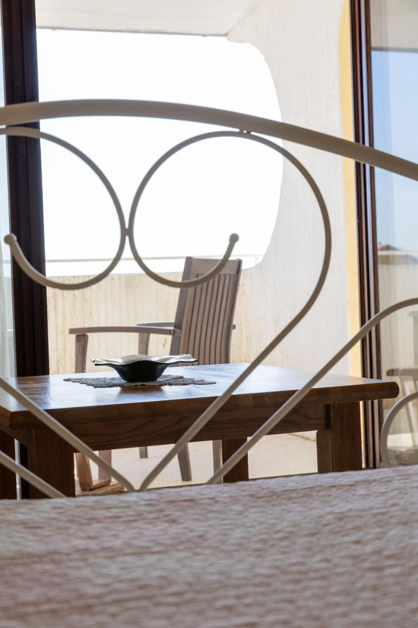 Apartmani Trlaja Vodice Esterno foto