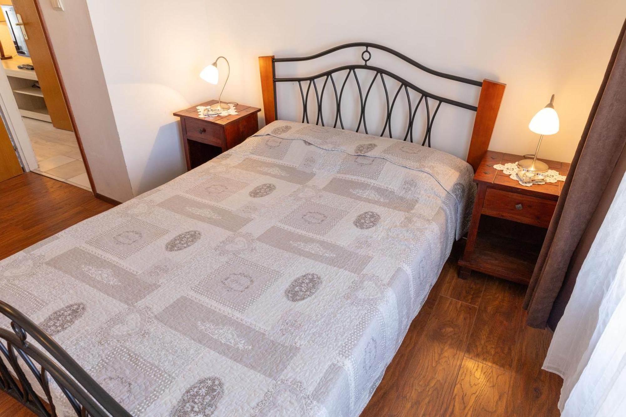 Apartmani Trlaja Vodice Esterno foto