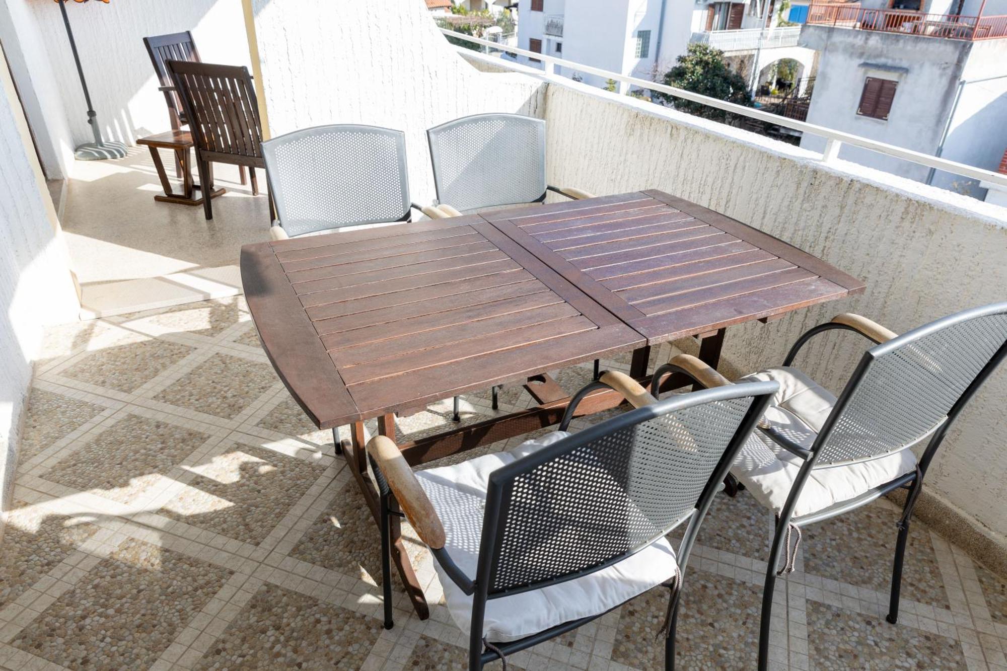 Apartmani Trlaja Vodice Esterno foto